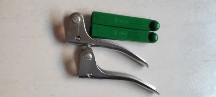 Kit manete e capa verde caloi