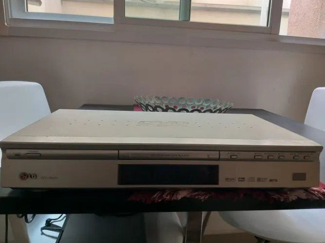 LG Dvd 5822 dolby digital Mp3  cd/cd-R/DVD Playerr