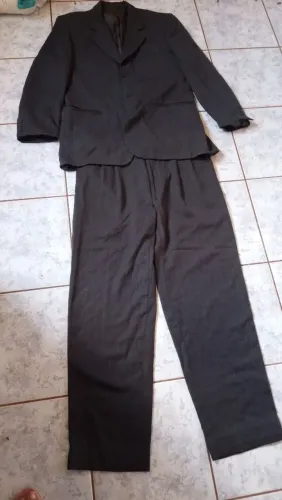 Terno Social completo (Calça Social e Blazer), mais 2 Blazer.