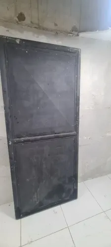 Porta de aço resistente