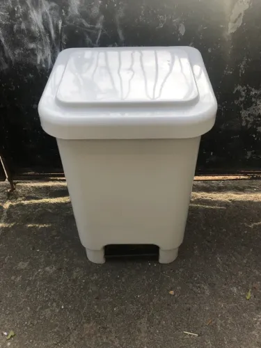 Lixeira de Plastico