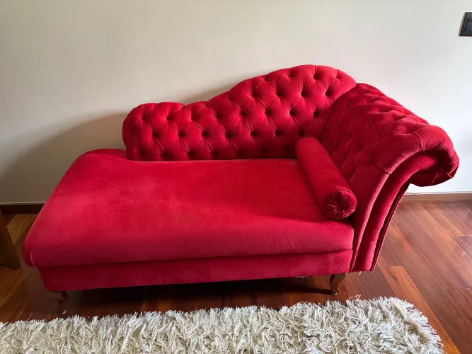 Divã vermelho Chaise Longue estilo Capitonê 