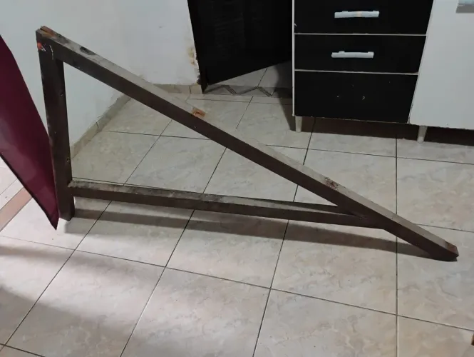 Mão francesa de Massaranduba envernizada vende ou trocar