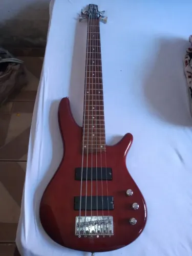 Baixo Ibanez 6 Cordas