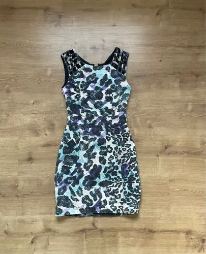vestido curto tam p estampa azul, branco e preto