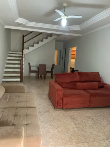 Quarto para alugar temporada, em casa com ótima localização