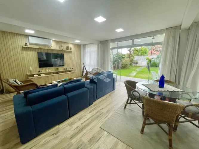 Comprar casa com 3 suites na praia da Tainha, Bombinhas SC
