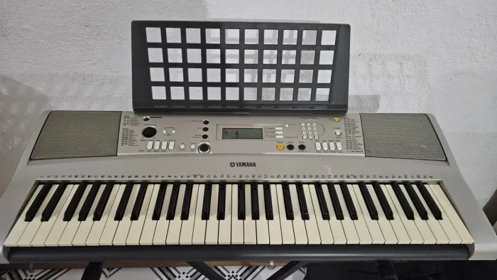 Teclado Yamaha PSR-E233