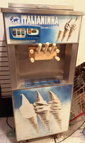 MÁQUINA DE SORVETE ITALIANINHA