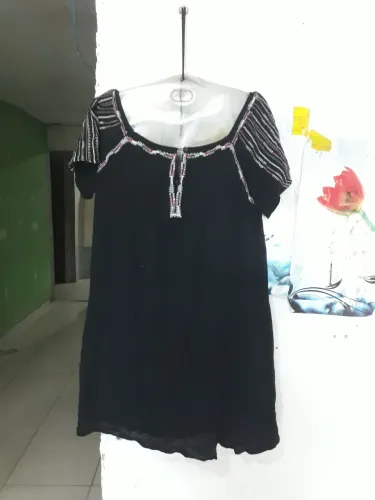 Vestido Preto Bordado Elegante
