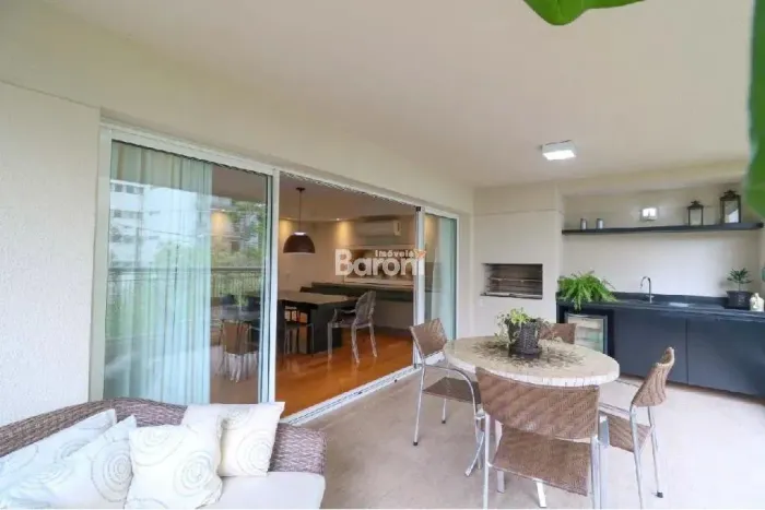 Apartamento à venda em Moema, fora de rota, 210m², 3 suítes, varanda gourmet, 3 vagas, laz