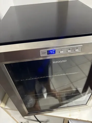 Adega Suggar com controle de temperatura