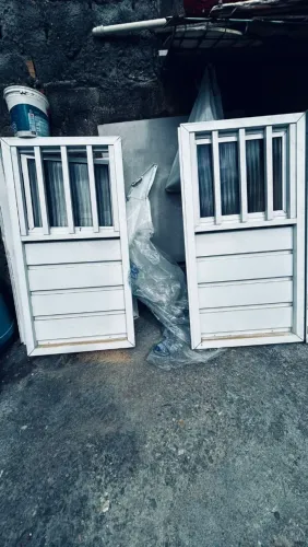 Janela alumínio branca usada 