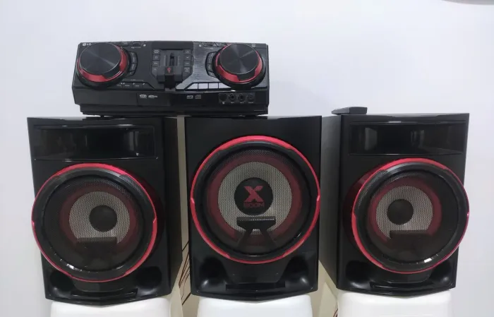 Mini System LG XBoom - Som de alta qualidade dual USB mult bluetooth 2250w  - bivolt .