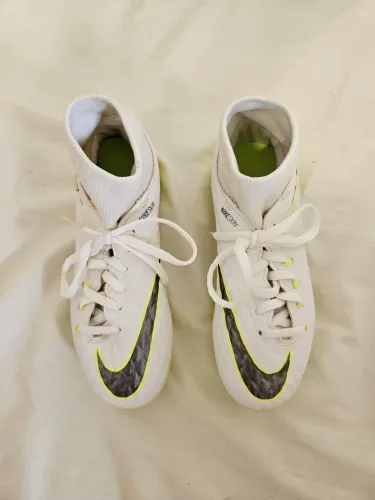 Chuteira botinha Nike Skin Infantil - Tamanho 31