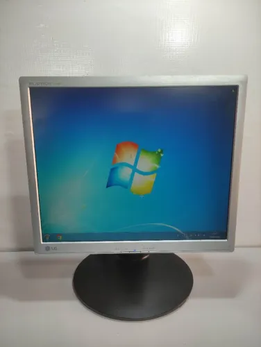 Monitor LG L1742p Pol 17 Flatron Pc Vga Dvi-d Cabos Ark Prata