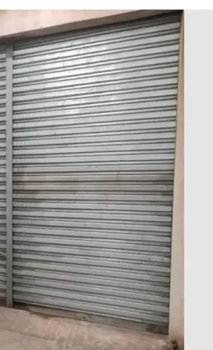 Porta de aço para comércio com molas