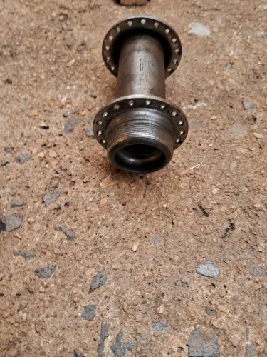 Cubo de roda de bicicleta antiga 