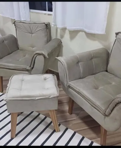 Conjunto de Poltronas e Puff Confortáveis