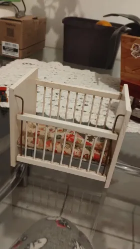 Miniatura Berço de madeira antigo