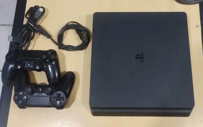Playstation 4 Slim 500 gigas + 8 Jogos
