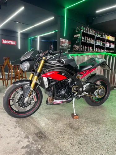 Triumph Speed Triple 1050R