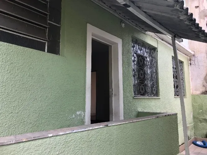 Casa de Fundos na Rua Guirareia - Irajá