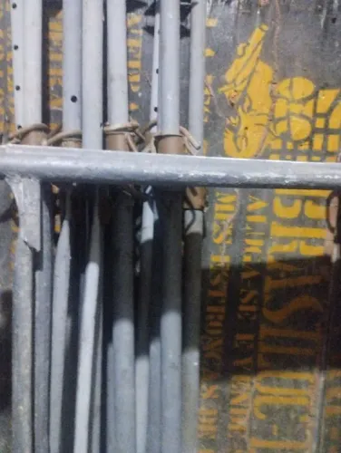 Locação de andaimes escoras tábuas r$5,00 barrotes betoneira e etc 