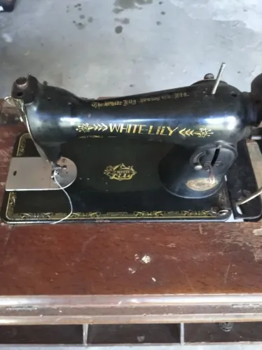 Máquina de costura antiga.