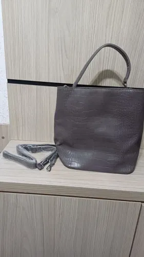 Bolsa de mão e ombro couro sintetico