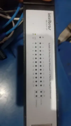Switch Intelbras SG 2620 QR 24 Portas Fast Ethernet + 2 Gigabit