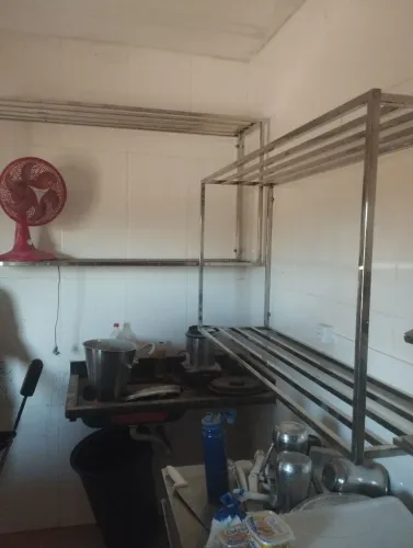Prateleiras de aço inox para comércio