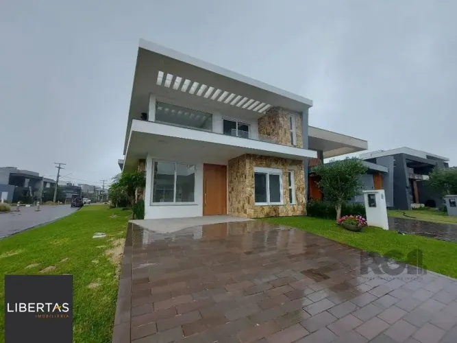 Casa de Condomínio em Atlântida Sul