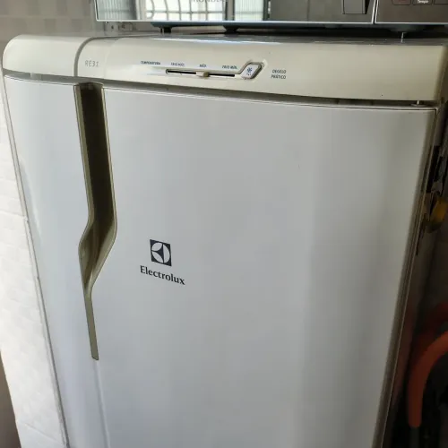 Geladeira Electrolux RE31 240 Litros