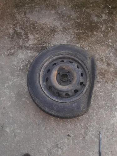 Rodas do corsa 13 com pneus que não estão bons