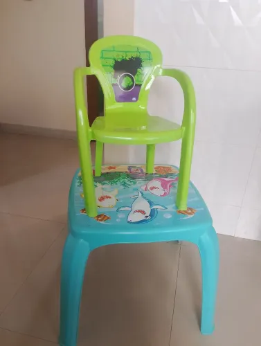 Conjunto mesa e cadeira tudo junto infantil 70 reais