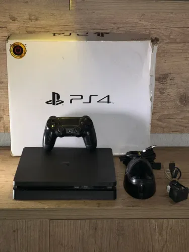 PS4 Slim - Desbloqueado em Perfeito Estado / Versão 13.52
