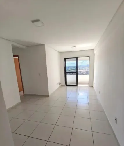 Lindo Apto. de Três quartos sendo 2 suítes c/ Varanda no Barro Duro!