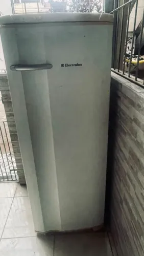 Vendo geladeira Eletrolux