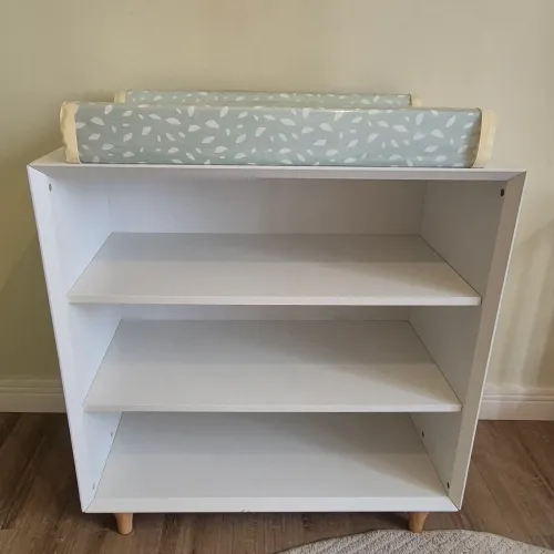 Estante/trocador infantil branco MDF e madeira maciça