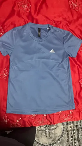 camiseta esportiva Adidas