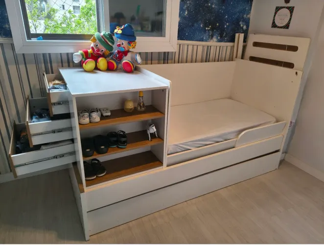 Berço multifuncional com cama auxiliar