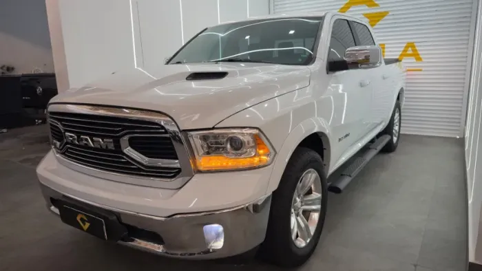 Ram Classic Laramie 5.7 V8 16V Gasolina 4X4 Aut. 2022