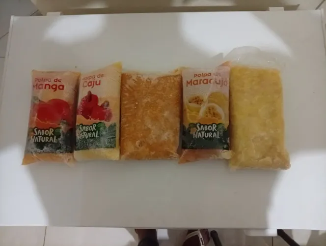 Polpa da fruta com varais opções de sabor.