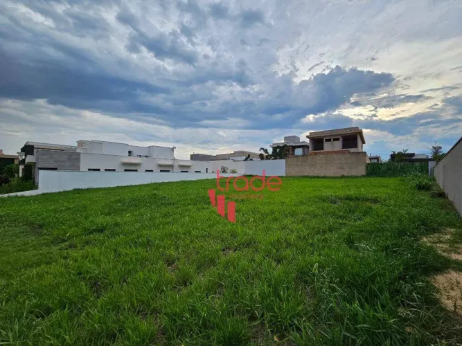 Terreno Residencial à Venda em Condomínio Fechado no Bairro Vila do Golf e Ribeirão Preto.