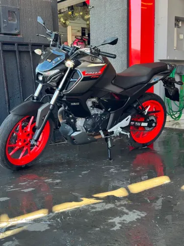 Yamaha Fazer fz 15(150 cc) nova km baixo