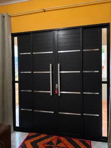 PORTA SACADA LAMBRIL LUXO PRETA 2.10x2.00 VIDRO GRANDE OU PEQUENO COMO A FOTO