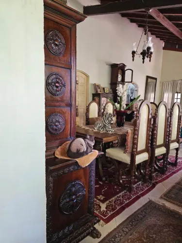 Mesa com 7 cadeiras madeira de lei