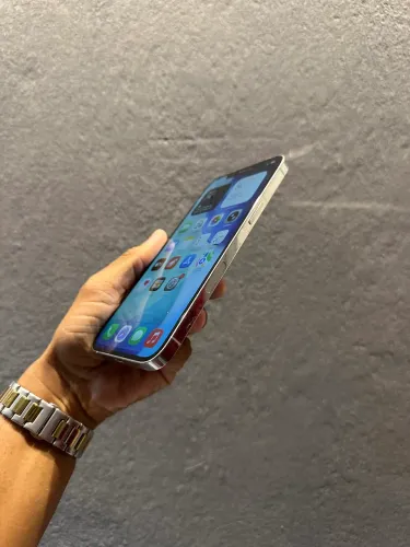 iPhone 12 Pro Max 256gb Branco semi novo sem detalhe. 