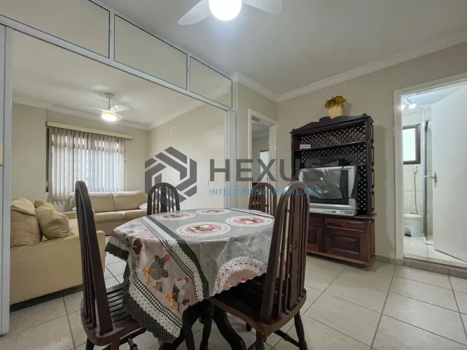 Apartamento reformado a uma quadra da Praia das Pitangueiras, Guaruja